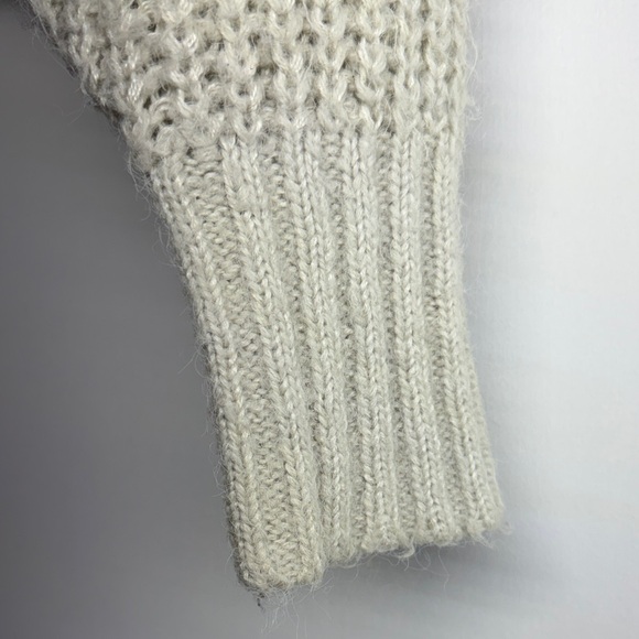 Saints & Hearts Cozy Light Grey Button-Up Deep V Cropped Sweater size Medium - Picture 5 of 10